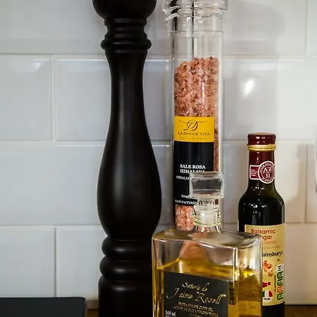 Elite Living הרוגייט