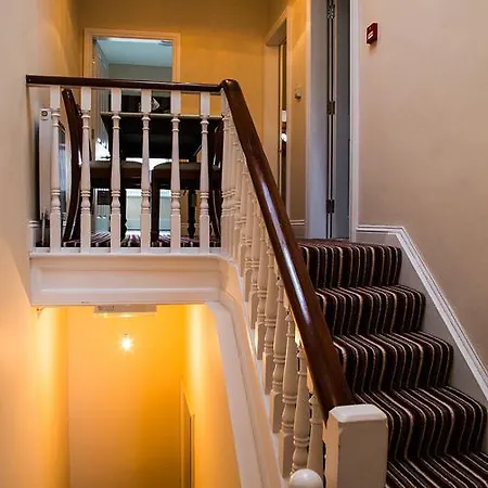 Elite Living Apartment