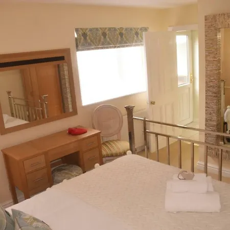 Elite Living Apartment