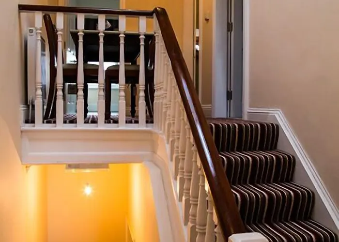 Elite Living Apartment